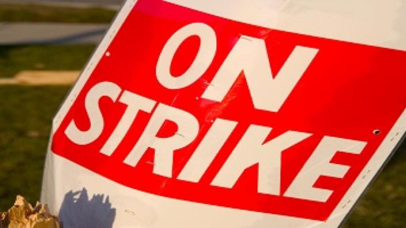 Exclusive Signs of union split over pay strike Tes News